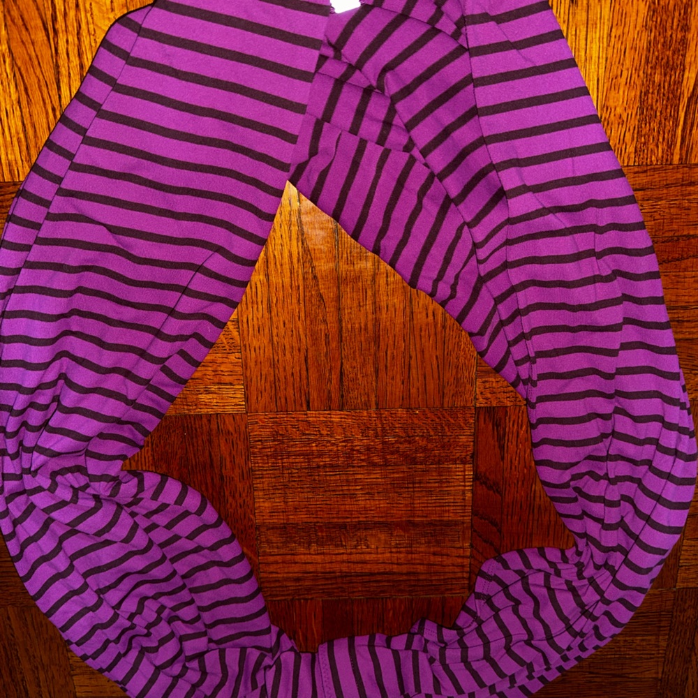 Lululemon Customizable Snap Scarf magenta/maroon
